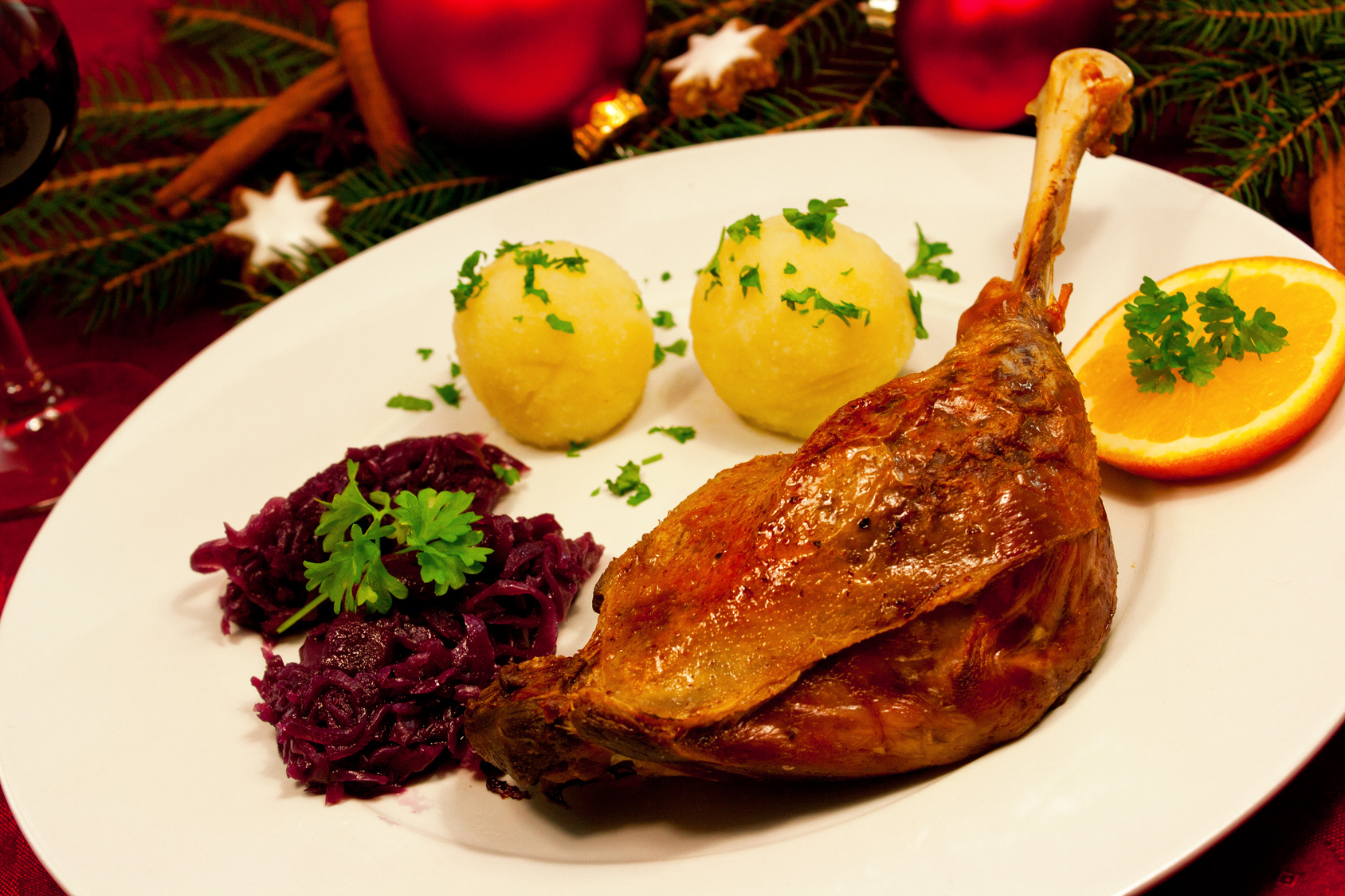 knusprige gänsekeule